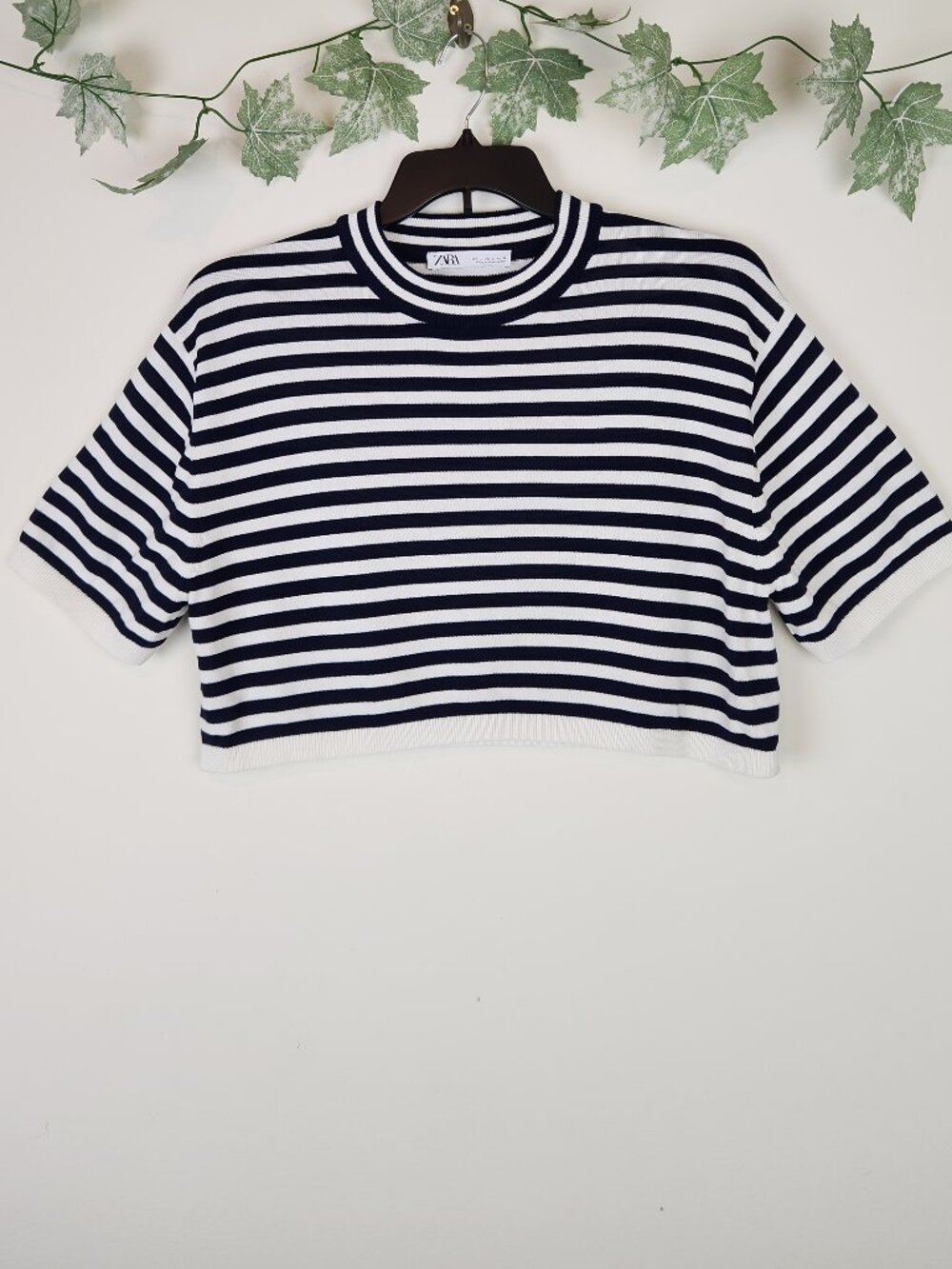 ZARA Size L Striped Navy White Short Sleeve Stretch Women's Cropped Top